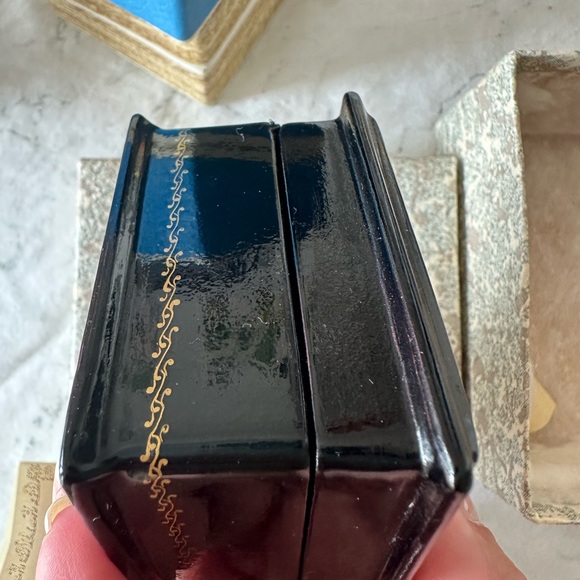 🔥Host Pick🌷 Rare: Russian miniature lacquer box, hand painted and numbered - Picture 8 of 8
